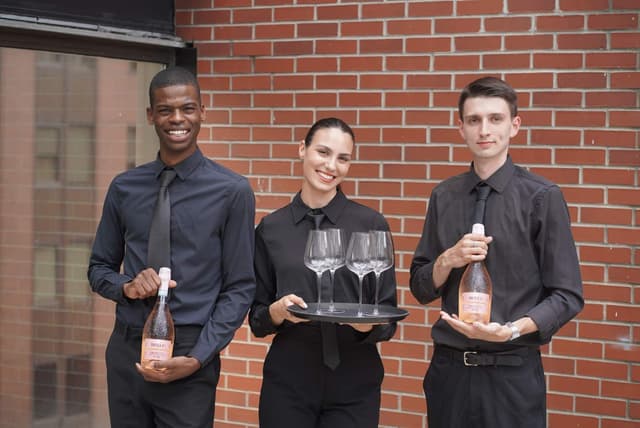 Официанты NiloV Catering